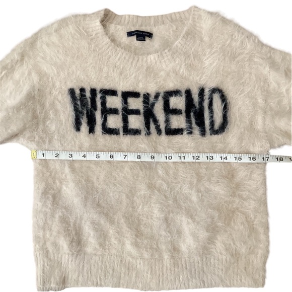 American Eagle 🦅 Fuzzy ‘Weekend’ woman’s sweater size small - Picture 5 of 7